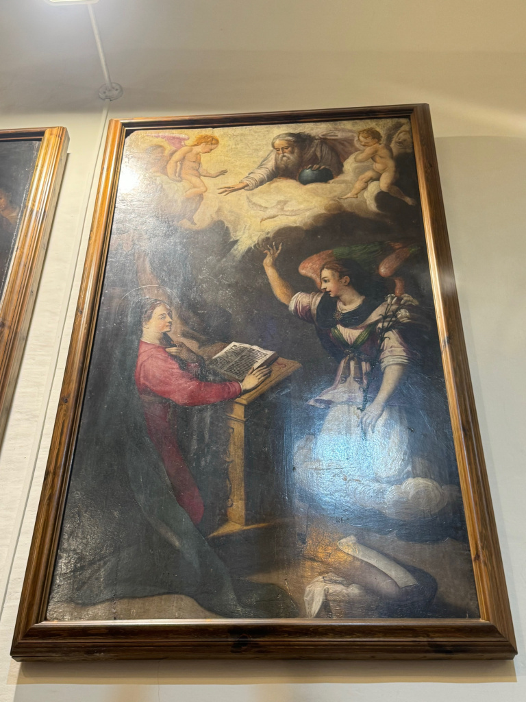 Pintura sobre taula amb la representació de l'Anunciació a la Mare de Déu. 