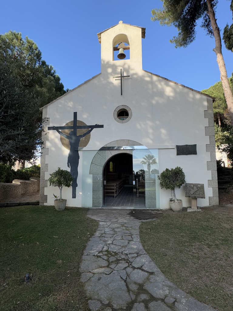 Capella de can Marial. Vista de la façana principal. 