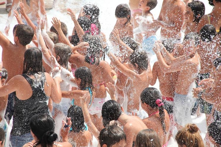 Festa de l'escuma. Fotografia extreta del web de l'Ajuntament.