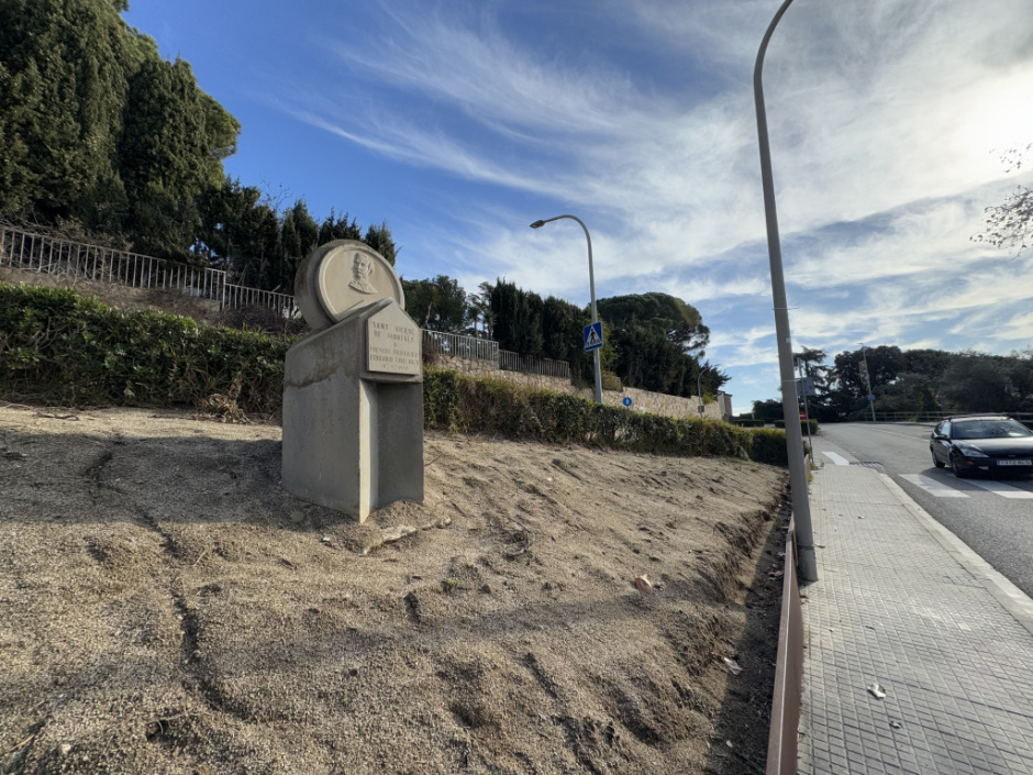 Monument a la Creu Roja. Vista general. 