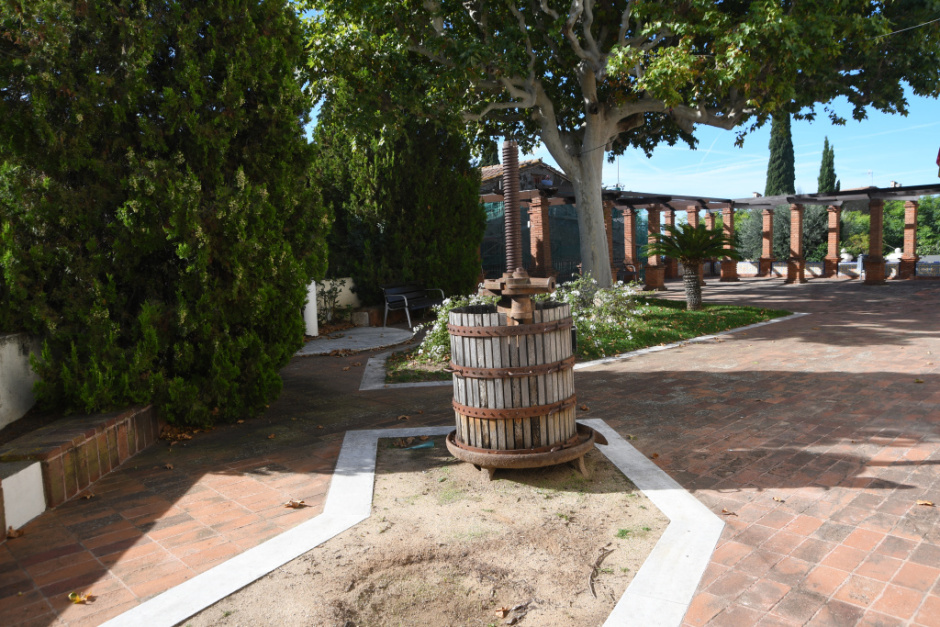 Premsa vertical de gàbia. Vista general. 