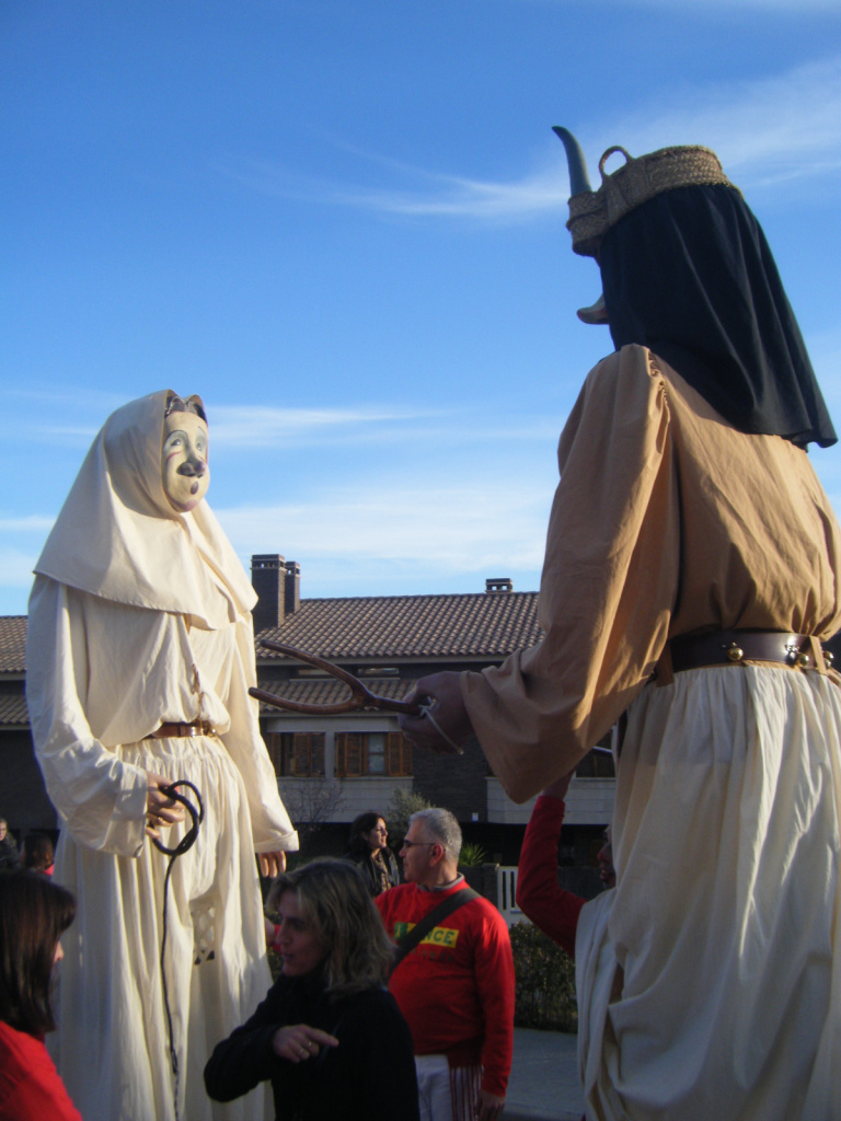 Fotografia: Colla de geganters, a https://elsgegantssom.wordpress.com/imatges/retorn-dels-bobuls-i-les-margaridasses/