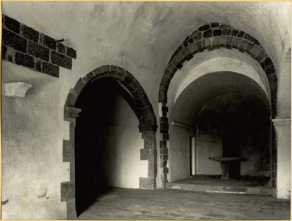 Vista d'una de les capelles de l'Església de Santa Maria de Vilalba. Font: Fons Fotogràfic de la Diputació de Barcelona-Servei de Monuments