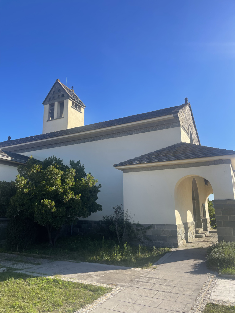 Imatge actual de l'església nova. Font: Fotografia pròpia