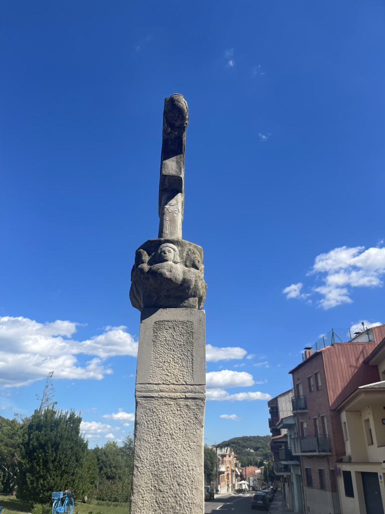 Imatge lateral de la Creu. Font: Fotografia pròpia