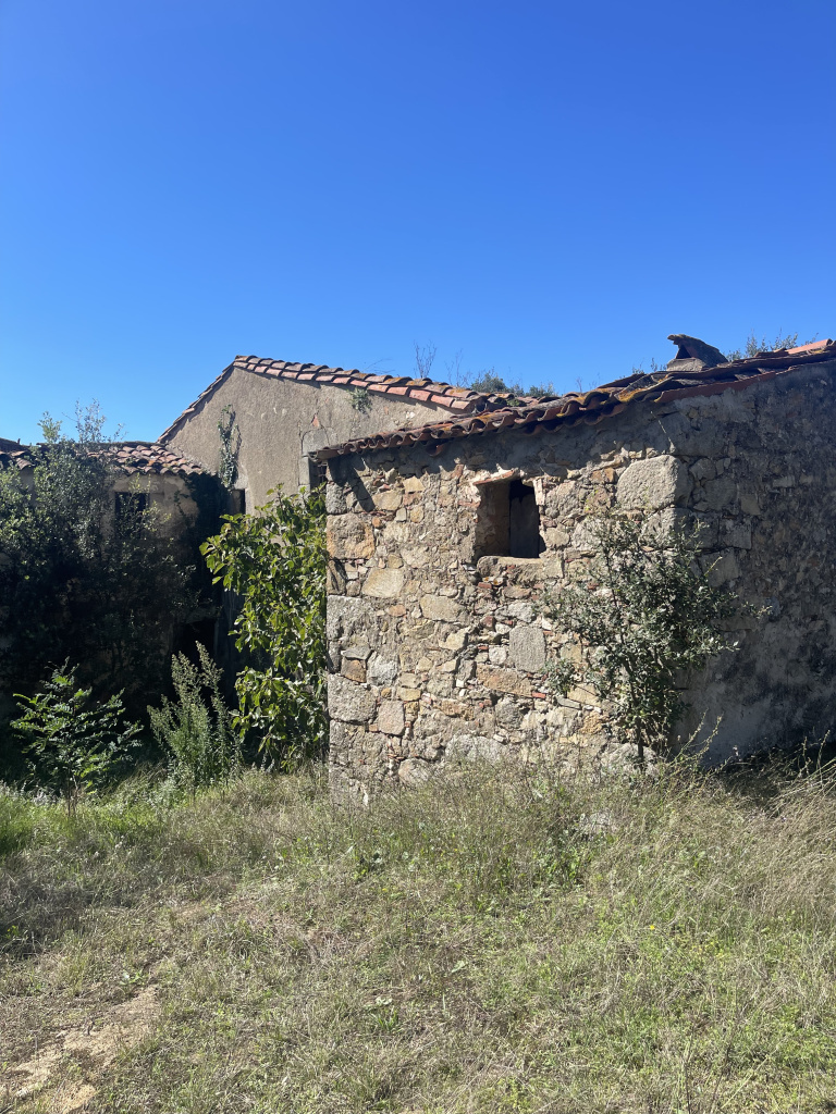 Imatge de la Masia de Can Illa, que dona nom a la font que es troba pròxima al mas. Font: Fotografia pròpia