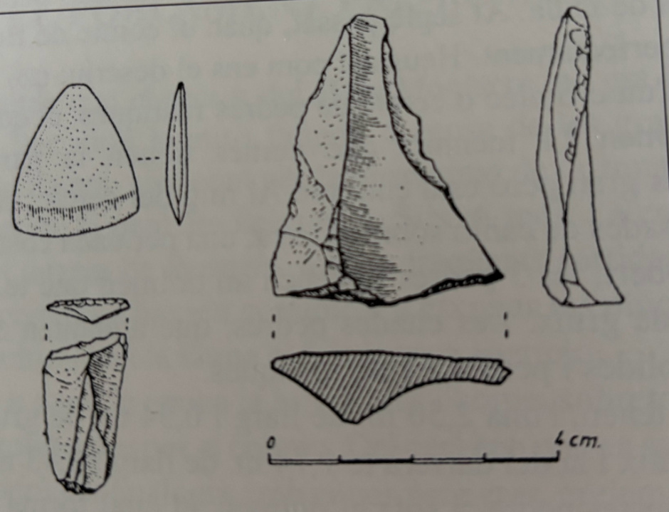 Recreacions de les peces lítiques trobades al dolmen de Pedra Arca. Font: Monreal, Lluís (1962)