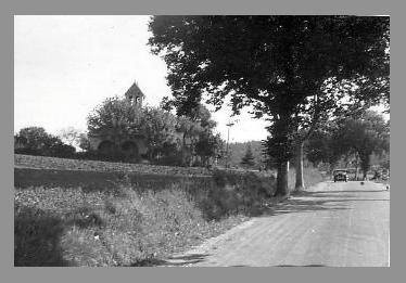 Imatge històrica d'una de les entrades del poble de Vilalba. Font: Fons fotogràfic de l'Ajuntament de Vilalba Sasserra.